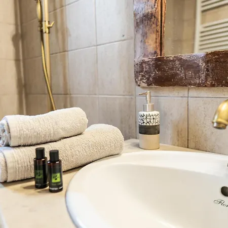 Gina Luxury Maisonette Galipe