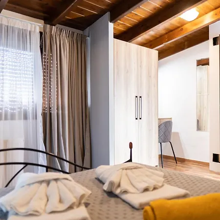 Gina Luxury Maisonette *